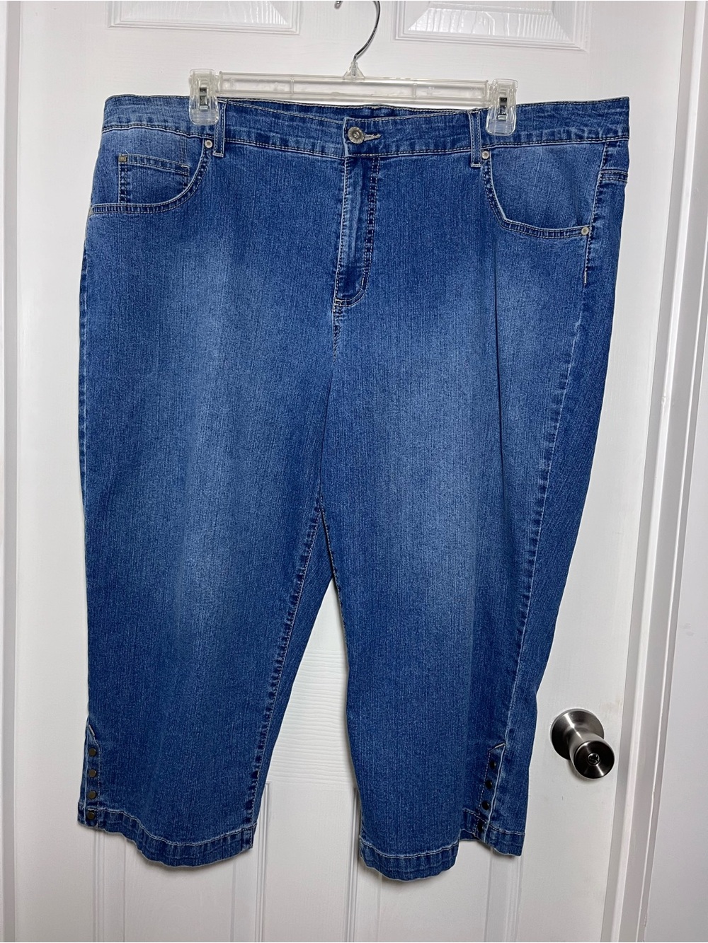 Bandolino Women's Blue Denim Capris Jeans with Snap Slits on Outside Leg